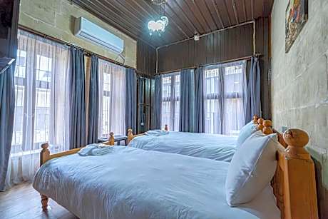 Family Room with Garden View