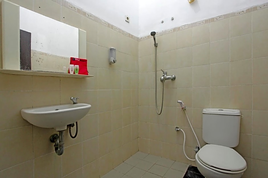 RedDoorz @ Soekarno Hatta 2