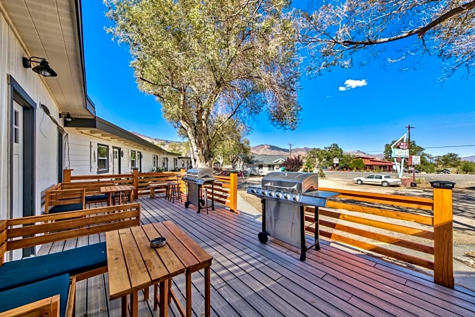 The Historic West Walker Motel