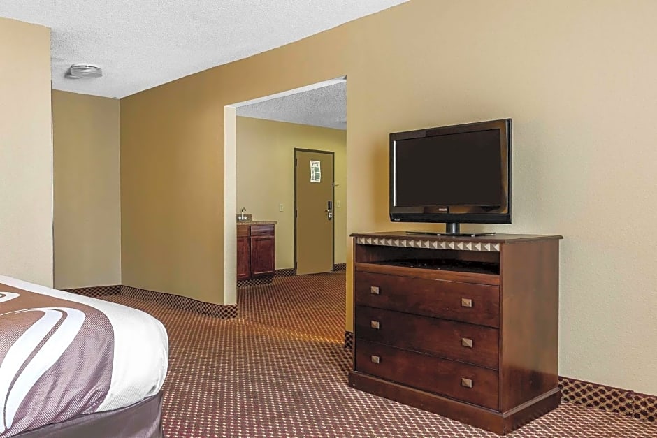 Quality Inn & Suites Bloomington University Area