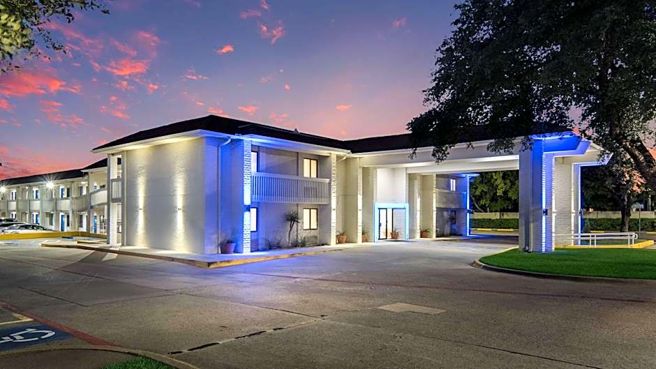 Motel 6-Addison, TX - Dallas