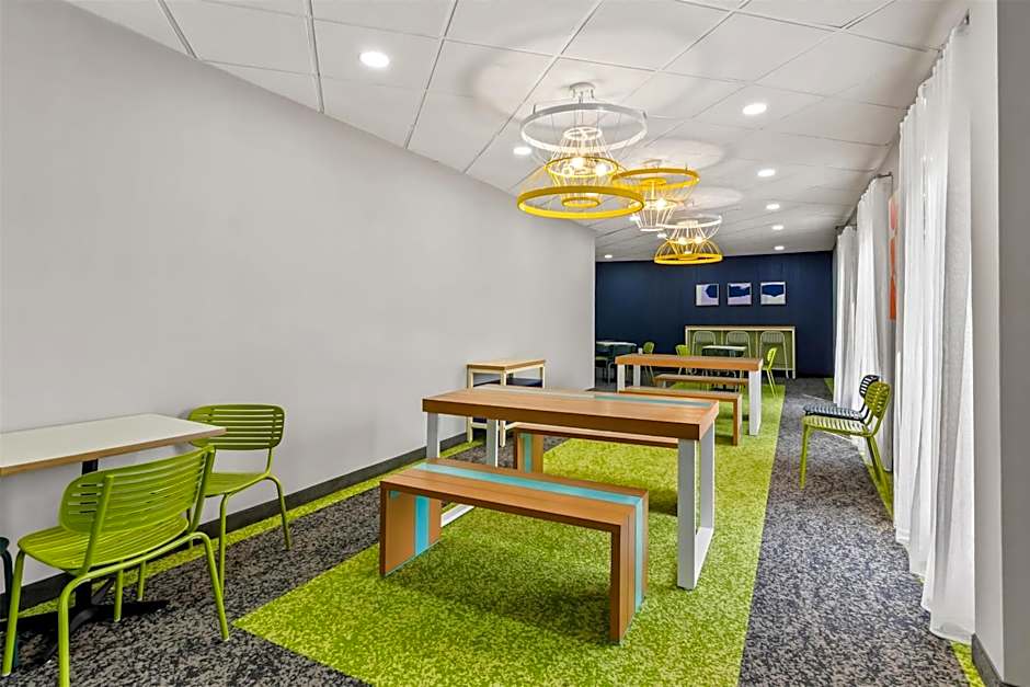 Spark by Hilton Lexington