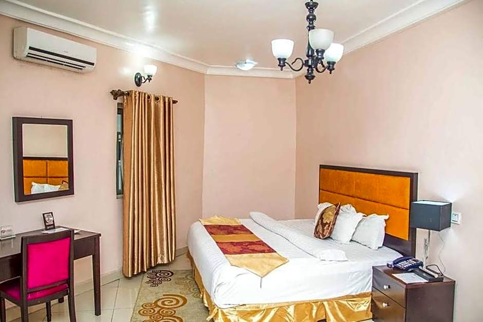 Photo 1 of 3 of Executive Suite