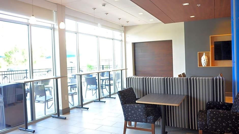 Holiday Inn Express & Suites - Jacksonville W - I295 and I10, an IHG Hotel