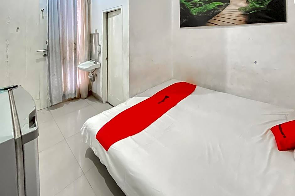 RedDoorz at Hotel Roda Mas 2 near Gor Satria