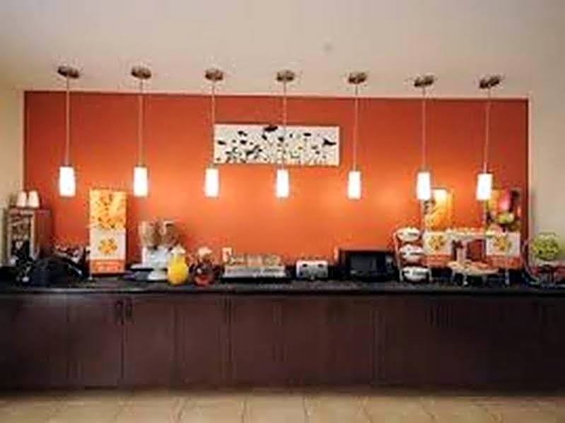 Restwell Inn & Suites I-45 North