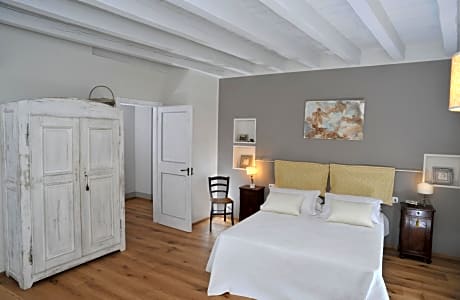 Quadruple Room with Private Bathroom