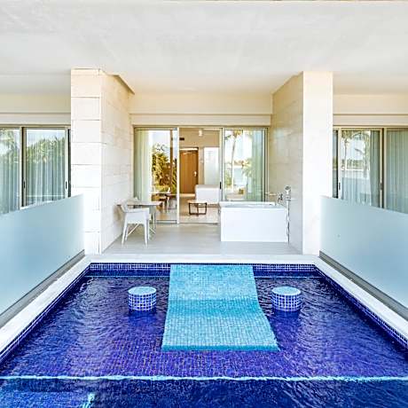 Junior Suite Swim Up Premium Level