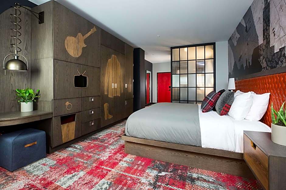 Photo 1 of 5 of Standard 1 King Bed, View