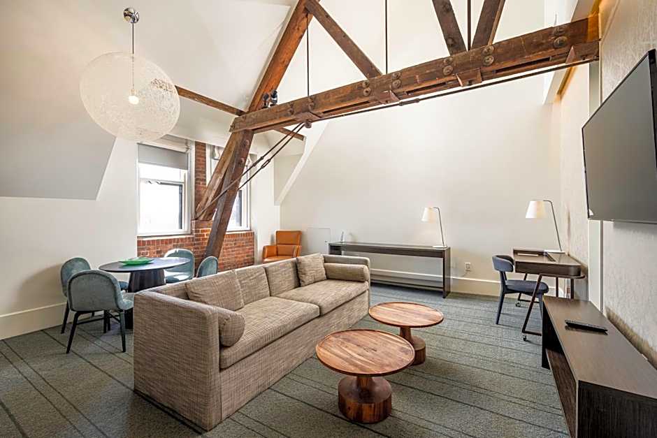 The Richardson Hotel