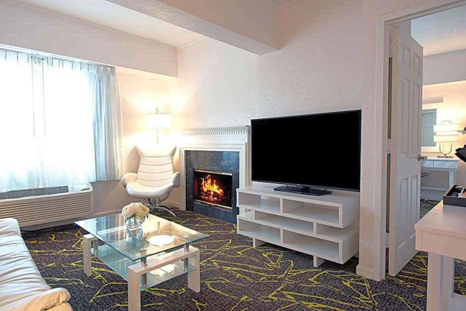 The Roslyn, Tapestry Collection by Hilton