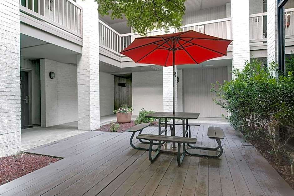Value Suites Extended Stay - Arlington