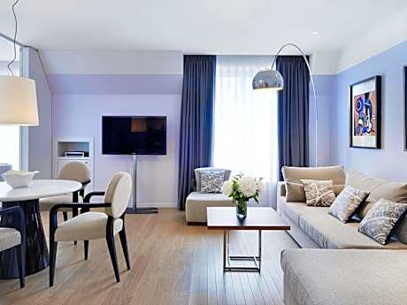 Apartment with One King Bed