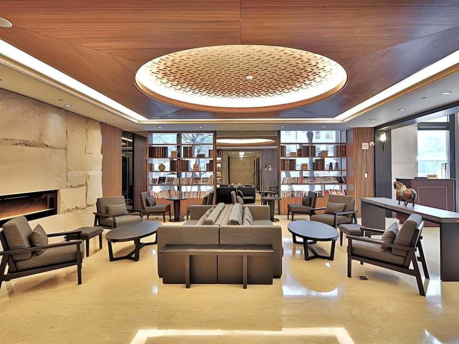 Queena Plaza Hotel