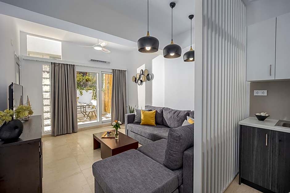 W Suites by Estia ex Camelot