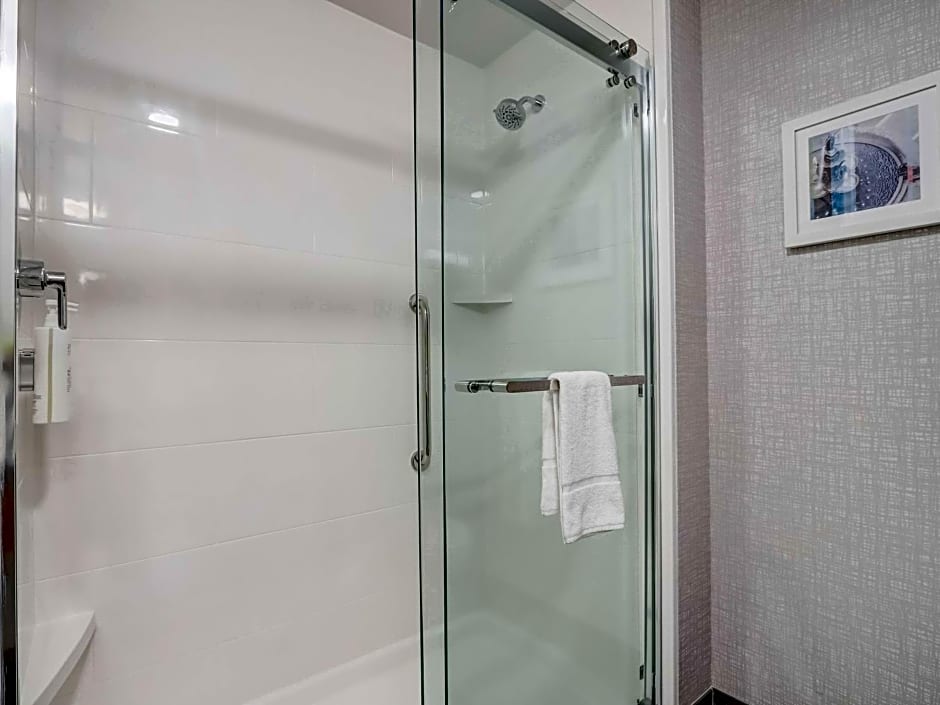 Hampton Inn & Suites Cincinnati Midtown Rookwood
