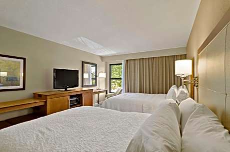 2 Queens Hearing Accessible Nonsmoking