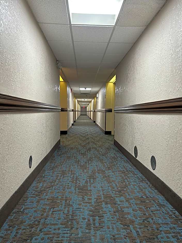 Clarion Inn & Suites Grand Rapids Airport