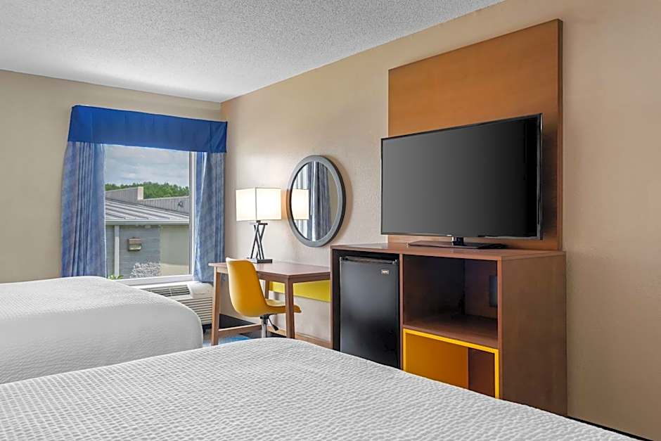 Days Inn & Suites by Wyndham Ridgeland