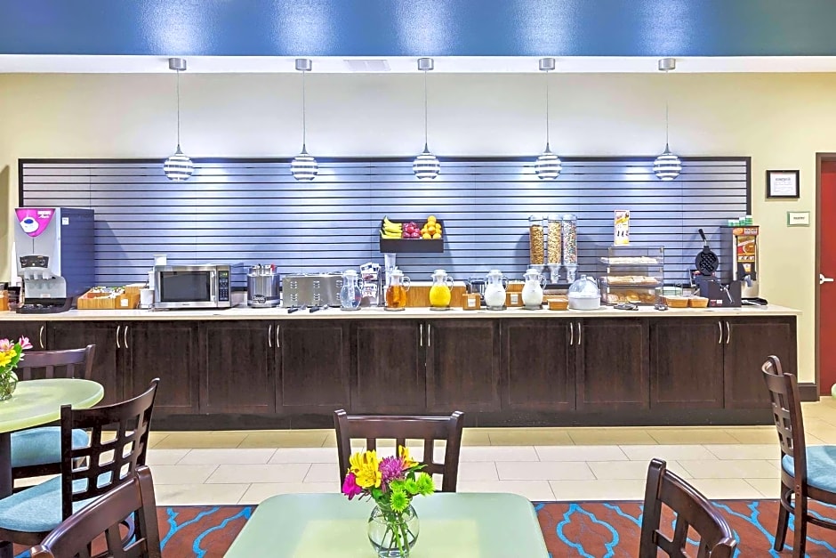 La Quinta by Wyndham Floresville