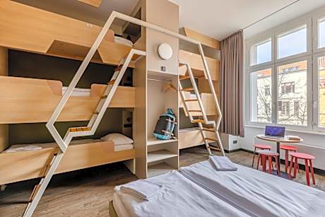 Bed in 8-Bed Mixed Dormitory Room