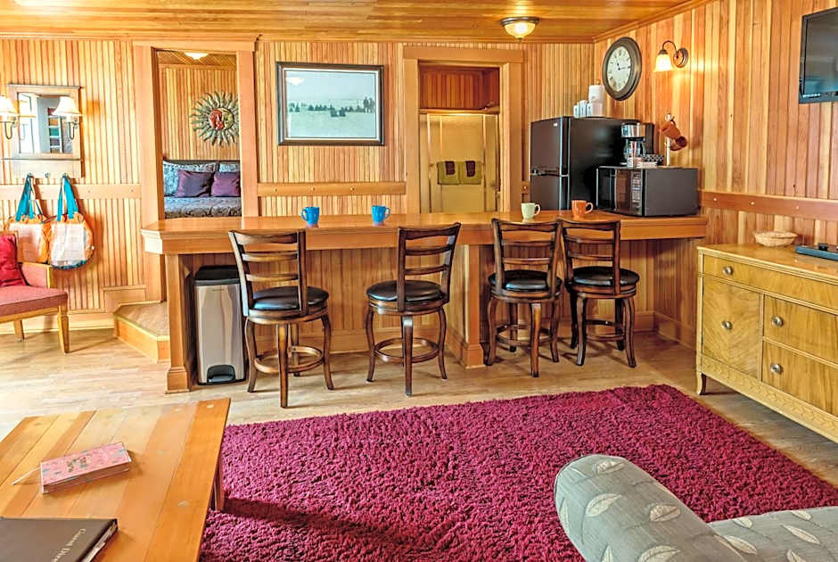Whistling Winds Motel