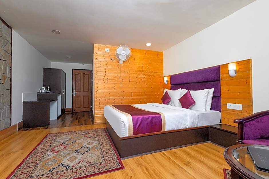 Sumitel Hotel 500 meters from Mall Road