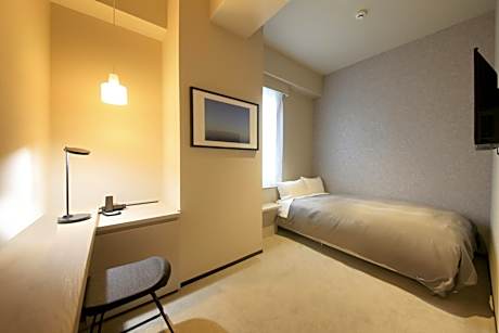 Semi Double Room with Shower Only - Non-Smoking