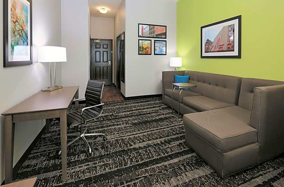 La Quinta Inn & Suites by Wyndham Tyler South