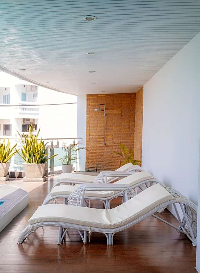 Royal Beach View Suites