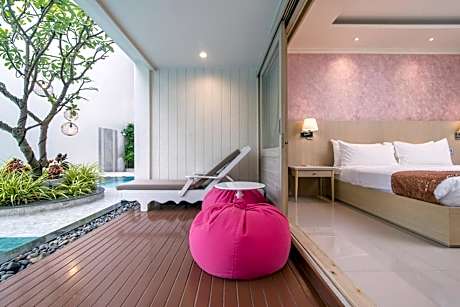 Deluxe Double Room with Direct Pool Access