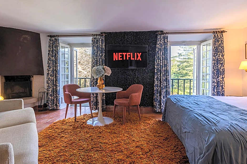 Sintra WOW - Unique double Smart Room in 17th century Palace! Hot tub, Snooker, BBQ, PS5, Sauna, Gym