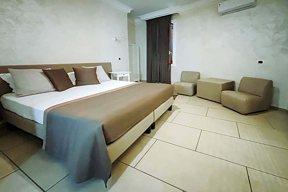 Bee Queen Hotel