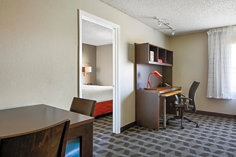 One-Bedroom Queen Suite with Queen Bed and Sofa bed