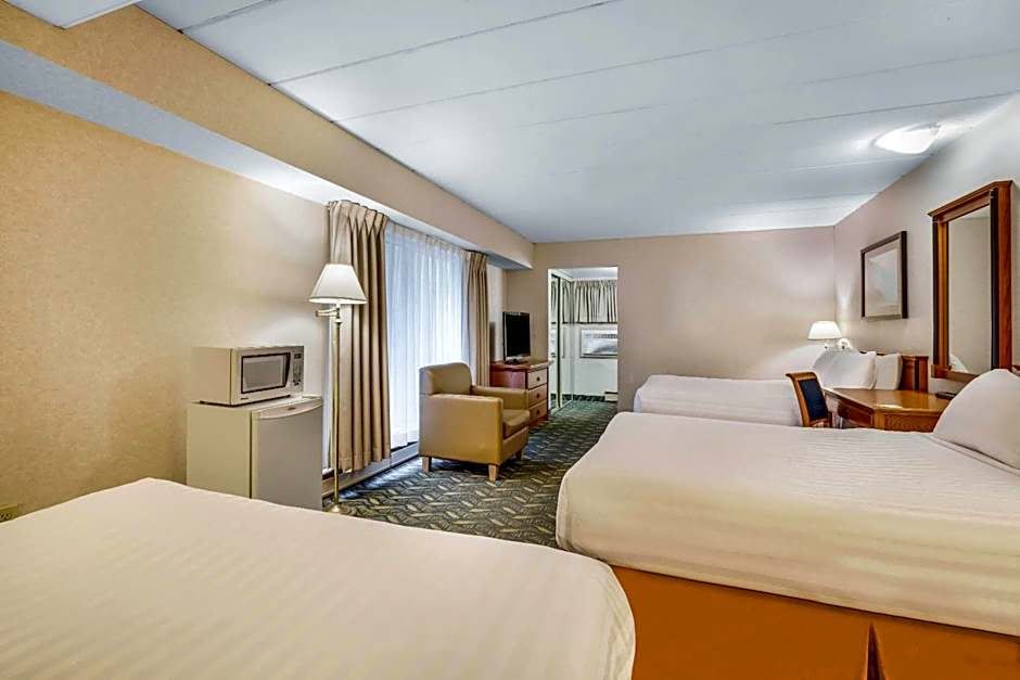 Travelodge by Wyndham Niagara Falls at the Falls