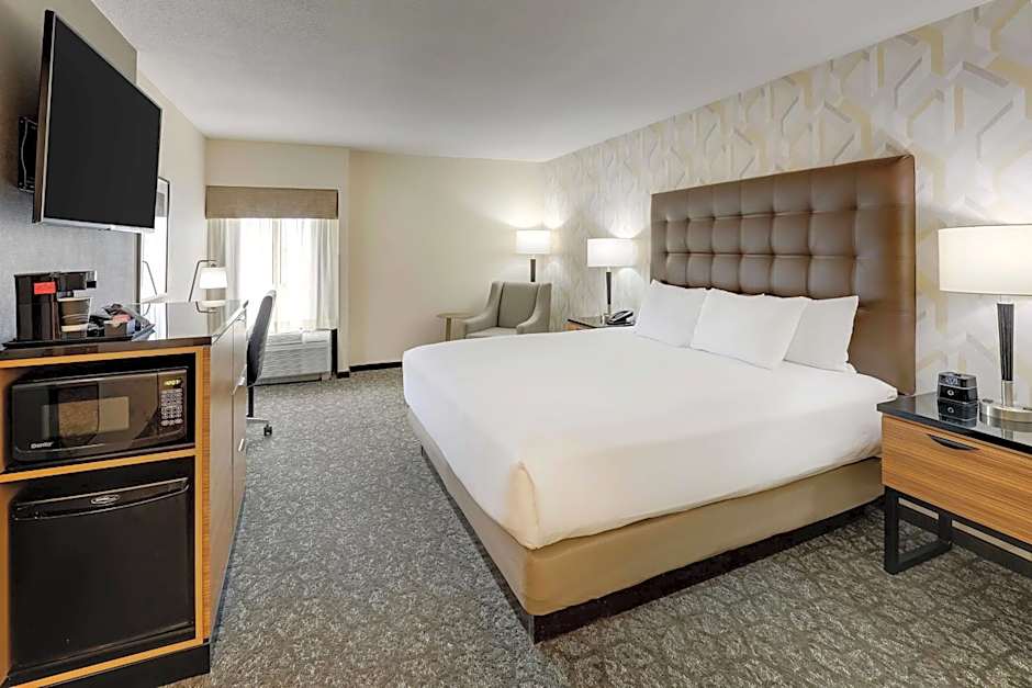 Drury Inn & Suites Birmingham Lakeshore Drive