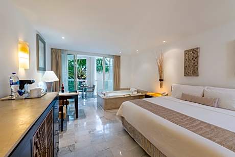 Superior Deluxe Partial Ocean View - Kids & Teens Free