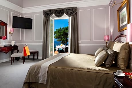 Superior Double Room with Sea View and Romantic Package