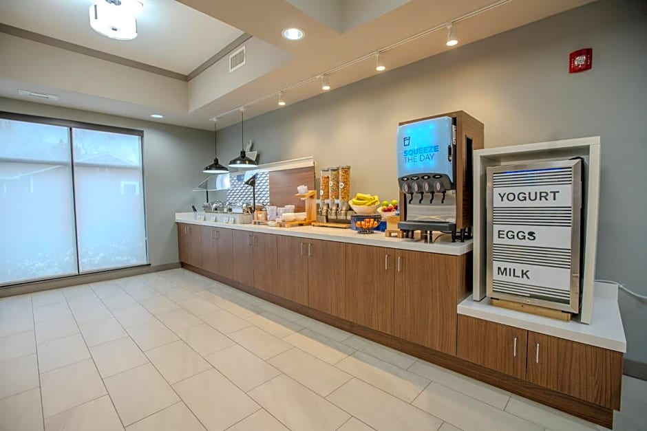 Holiday Inn Express & Suites Cleveland By IHG