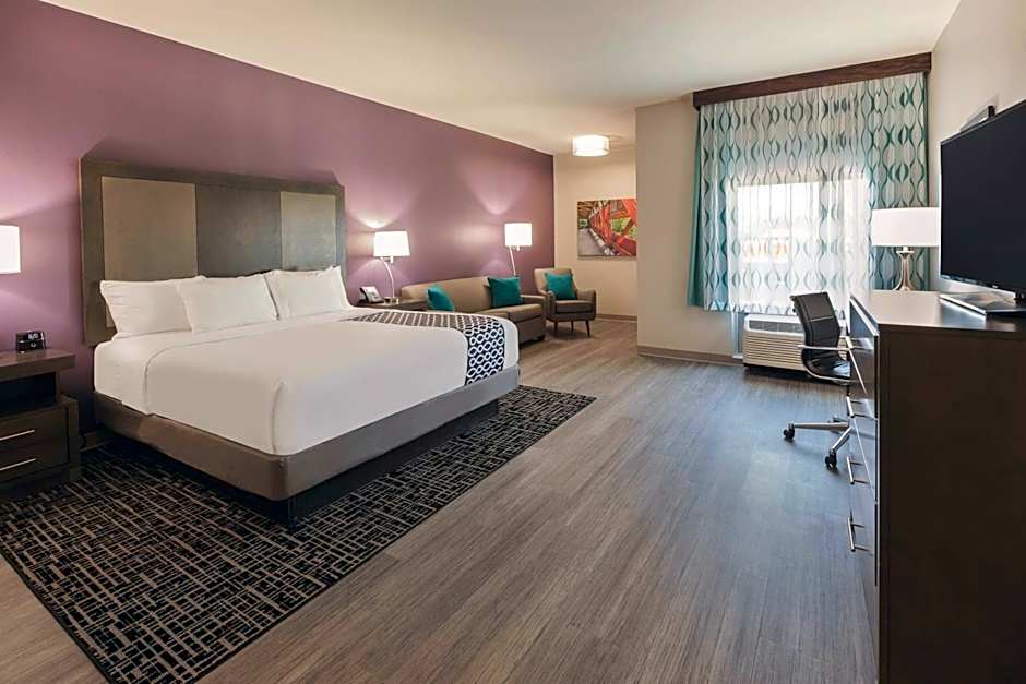 La Quinta Inn & Suites by Wyndham Terre Haute