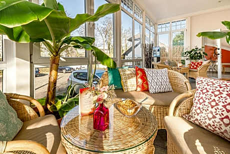 Airport Fashion Hotel