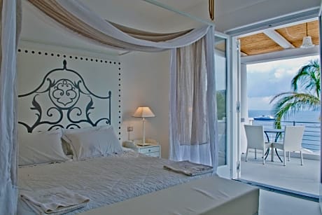Superior Double Room with Sea View and Swimming Pool Side