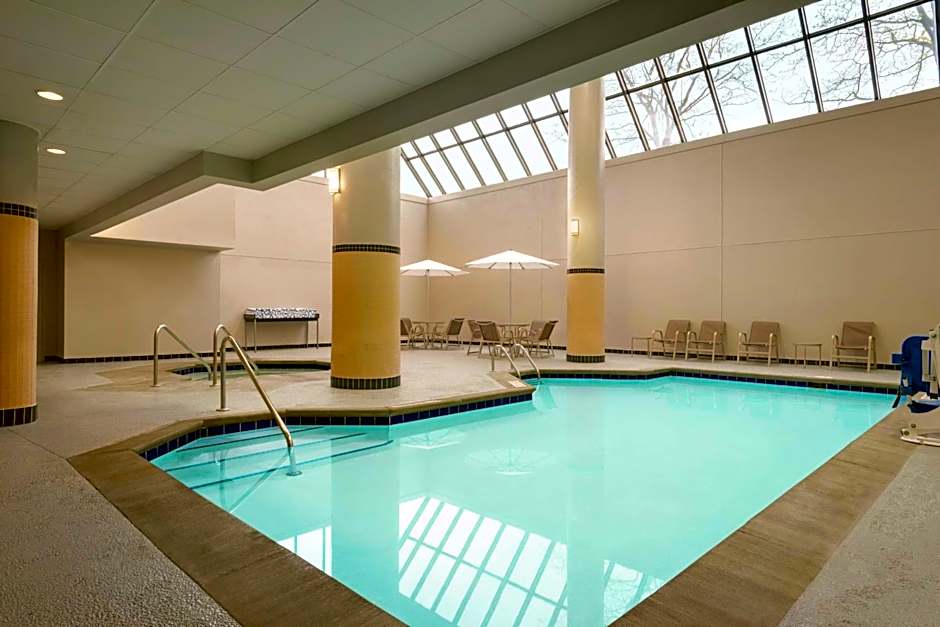 DoubleTree by Hilton St. Paul East