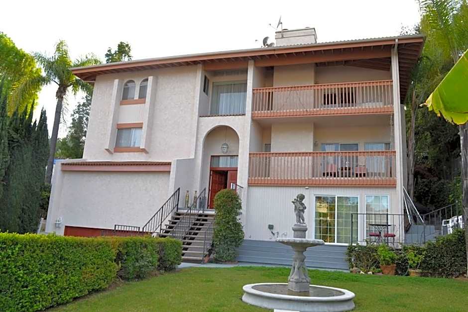 Bed and Breakfast in Hollywood Hills
