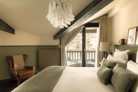 Privilege Room - Village view
