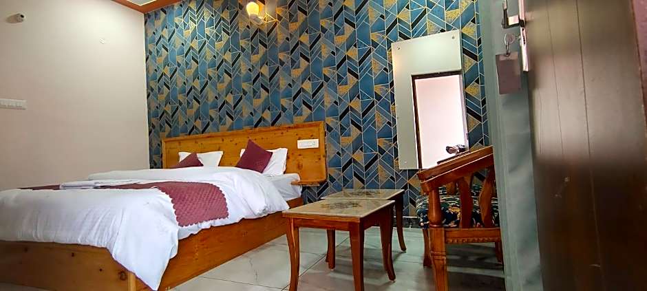 Hotel Necklace Moon Restaurants