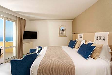 Deluxe Suite with Spa Bath