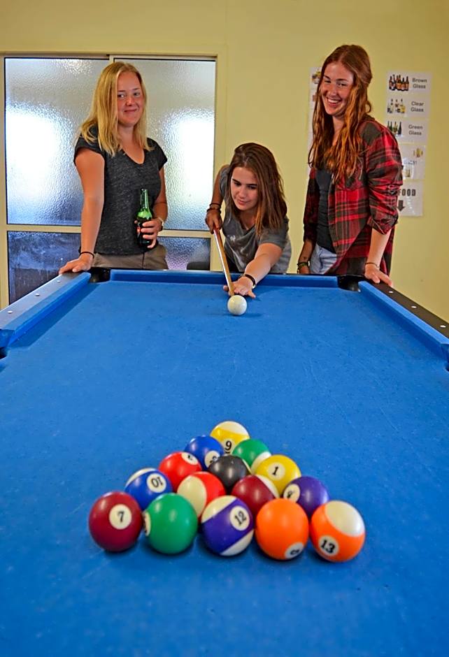 Beachcomber Lodge & Backpacker