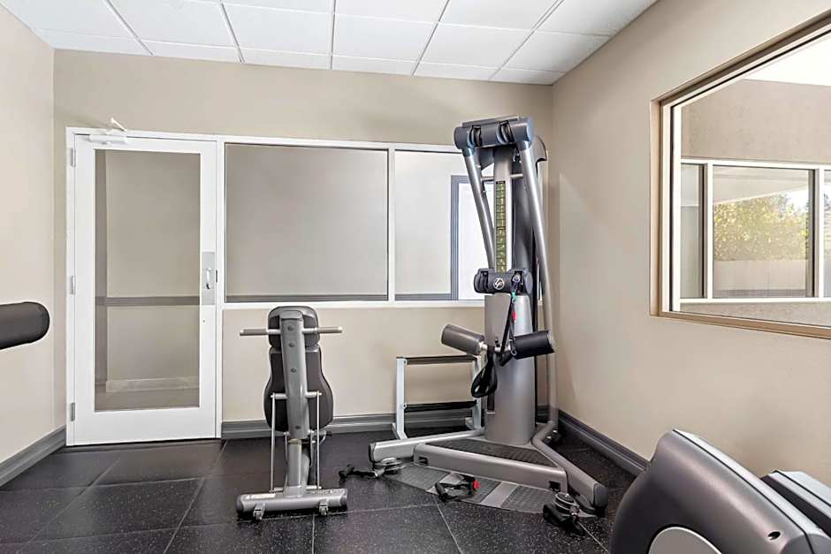Sonesta Essential IAH Airport JFK Boulevard - Newly Renovated