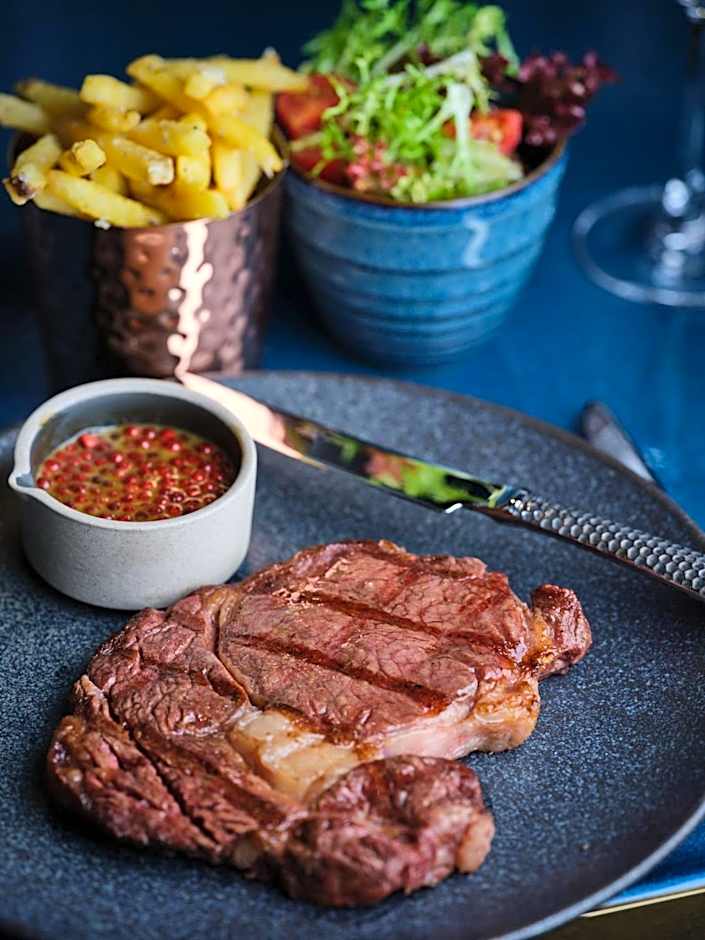 The Capital Hotel, Apartments & Townhouse